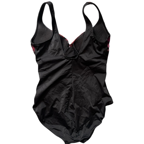 MIRACLESUIT Women’s Kashmir Enchant One Piece Swimsuit, Size 12 - Picture 3 of 10